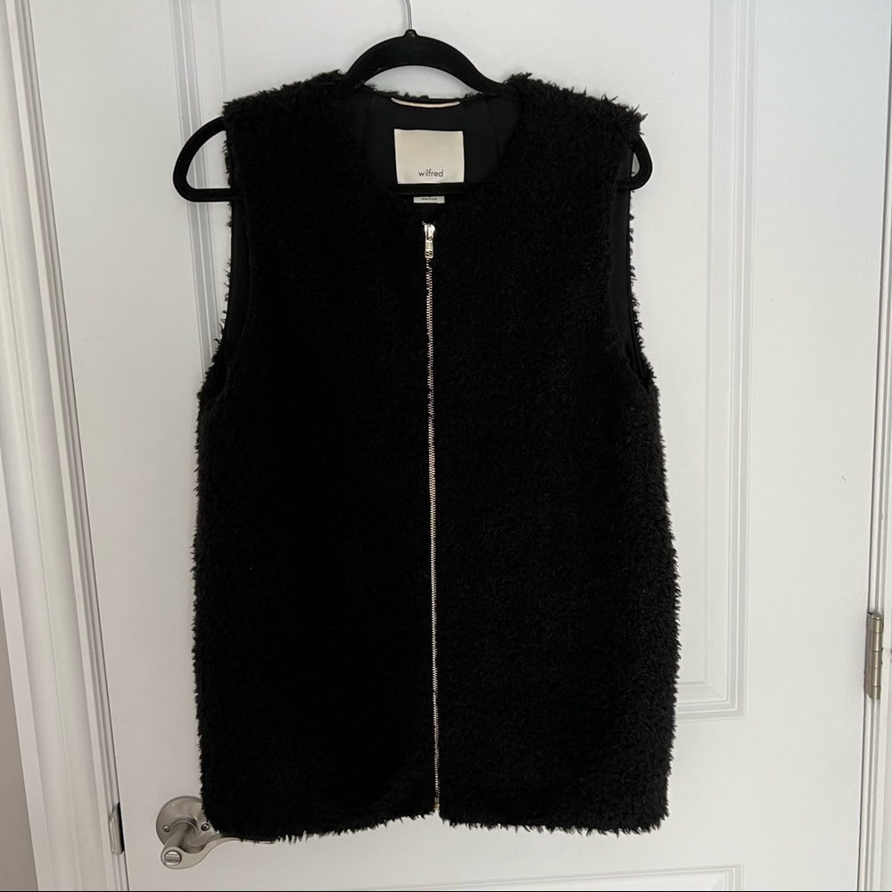 Aritzia Wilfred Chatou Black Fuzzy Vest Size - M